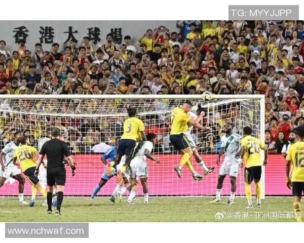 当红球星走进街头球场体验野球足球真实激情与草根魅力